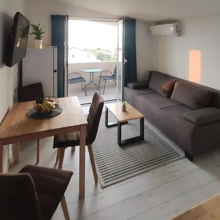 Matej 3 アパート ザダル