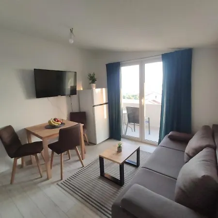 Matej 3 アパート