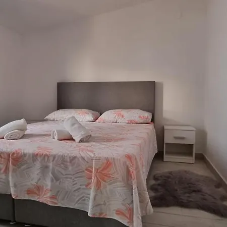 Apartment Matej 3 *